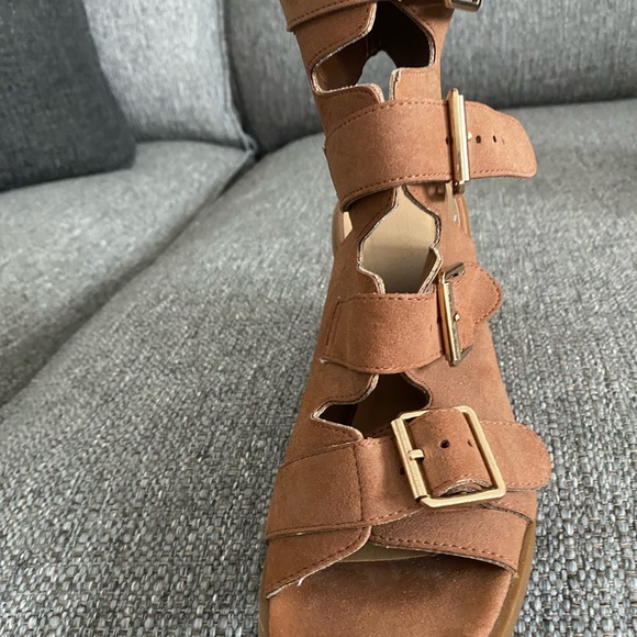 Brown high heel! Wore twice still lots of life left! - Picture 4 of 4